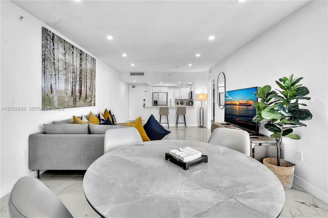 For Sale: $740,000 (2 beds, 2 baths, 1290 Square Feet)