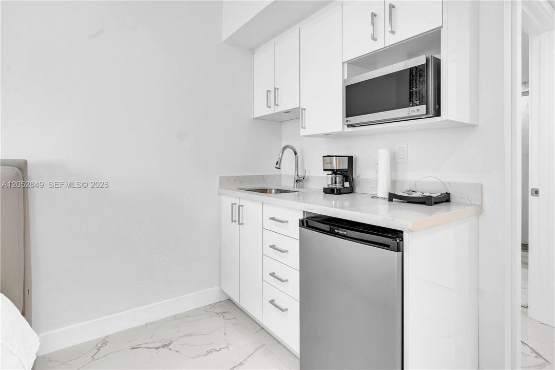 For Sale: $740,000 (2 beds, 2 baths, 1290 Square Feet)