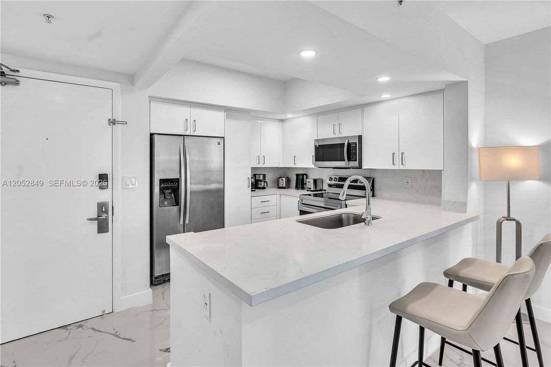 For Sale: $740,000 (2 beds, 2 baths, 1290 Square Feet)