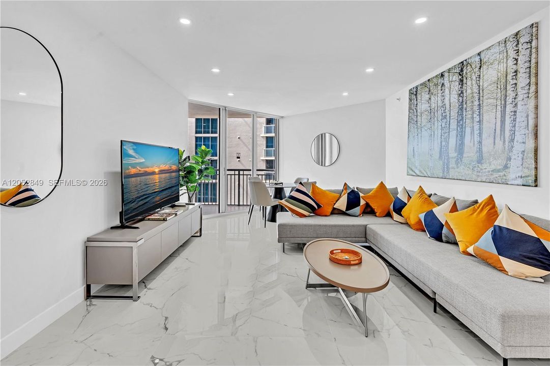 For Sale: $740,000 (2 beds, 2 baths, 1290 Square Feet)