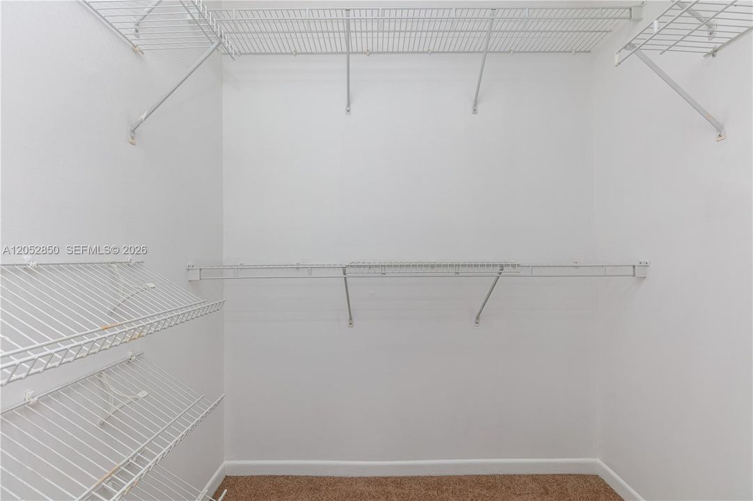 En Renta: $4,100 (4 camas, 3 baños, 2185 Pies cuadrados)