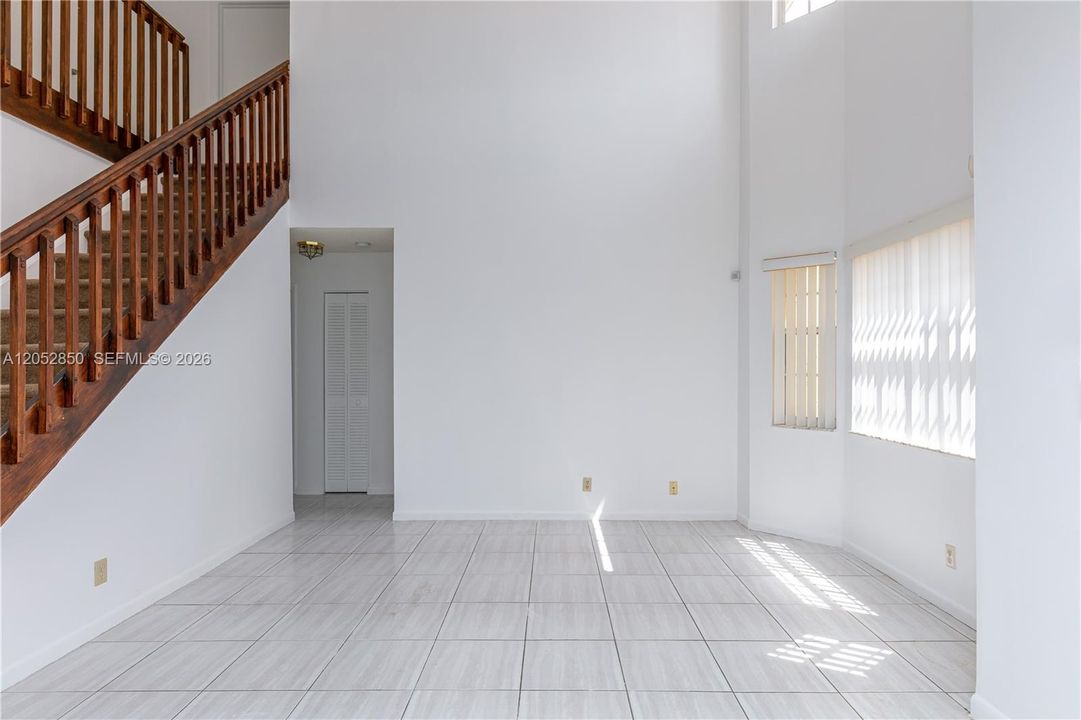 En Renta: $4,100 (4 camas, 3 baños, 2185 Pies cuadrados)