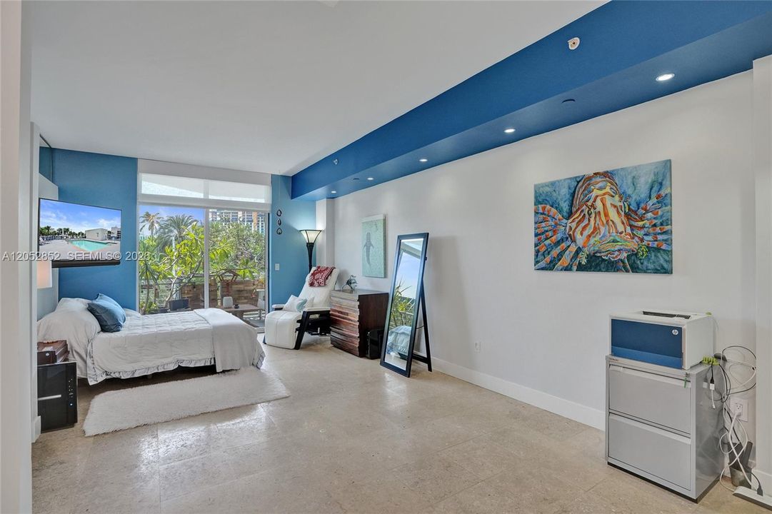 For Sale: $689,000 (1 beds, 1 baths, 1046 Square Feet)