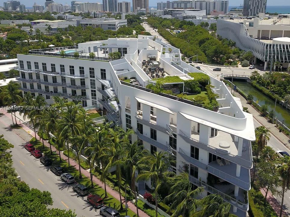 For Sale: $689,000 (1 beds, 1 baths, 1046 Square Feet)