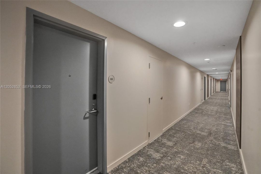 For Sale: $689,000 (1 beds, 1 baths, 1046 Square Feet)
