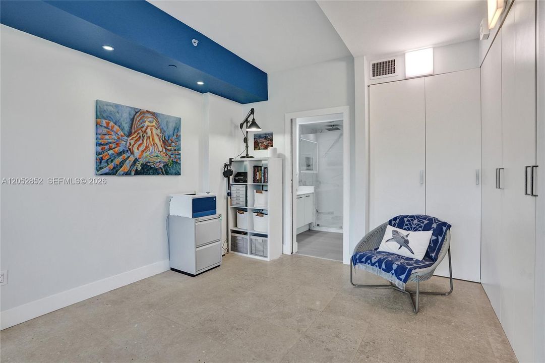 For Sale: $689,000 (1 beds, 1 baths, 1046 Square Feet)