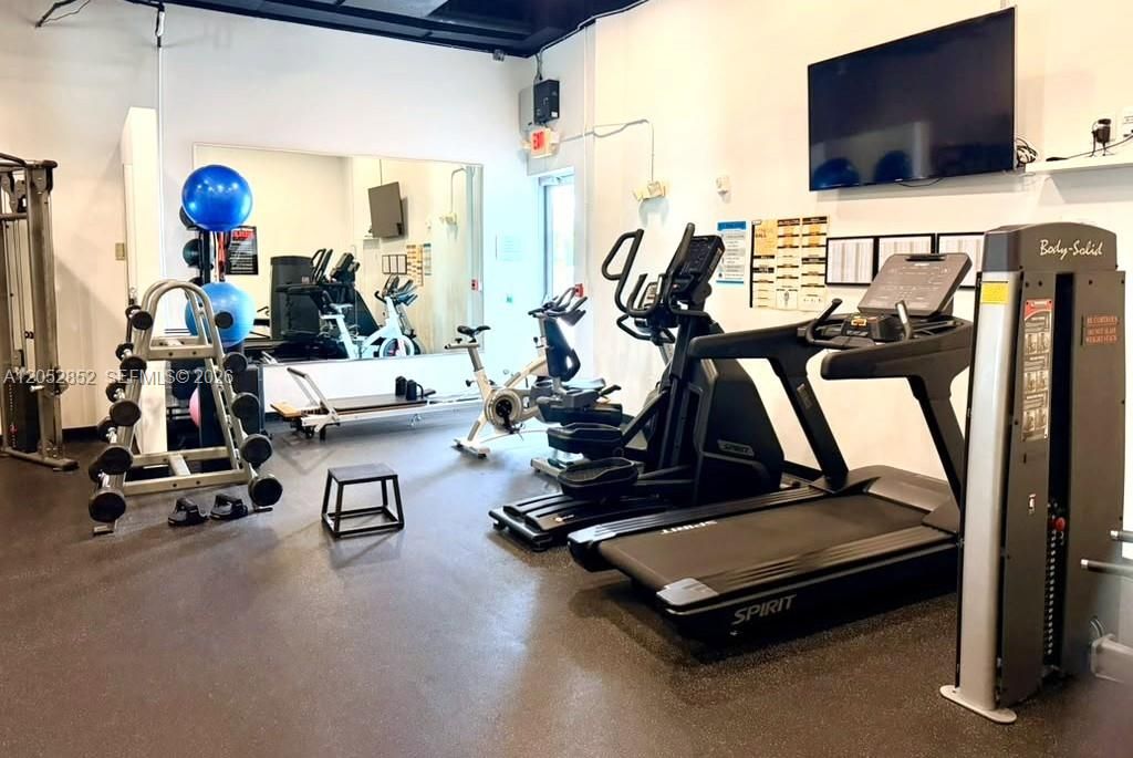 For Sale: $689,000 (1 beds, 1 baths, 1046 Square Feet)