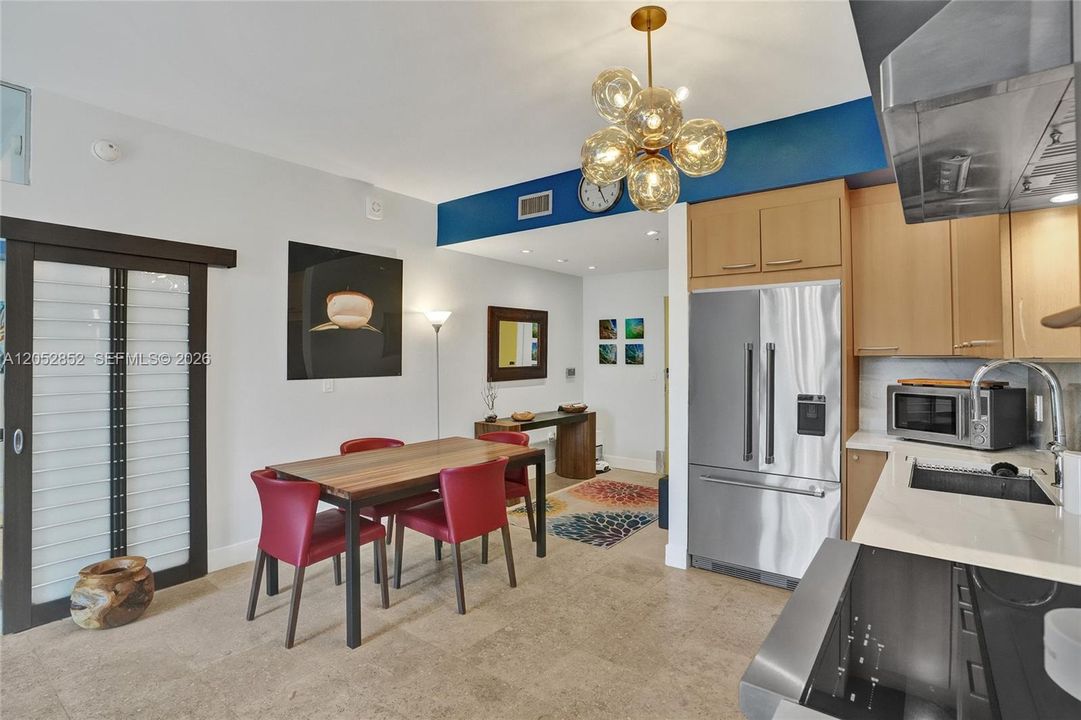 For Sale: $689,000 (1 beds, 1 baths, 1046 Square Feet)
