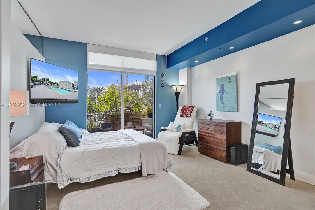 For Sale: $689,000 (1 beds, 1 baths, 1046 Square Feet)