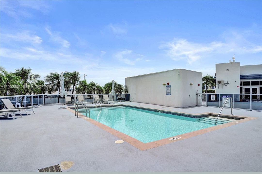 For Sale: $689,000 (1 beds, 1 baths, 1046 Square Feet)