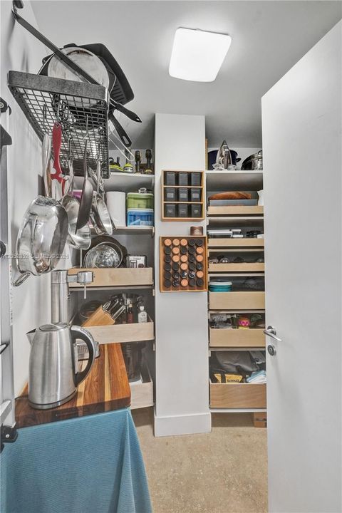 For Sale: $689,000 (1 beds, 1 baths, 1046 Square Feet)