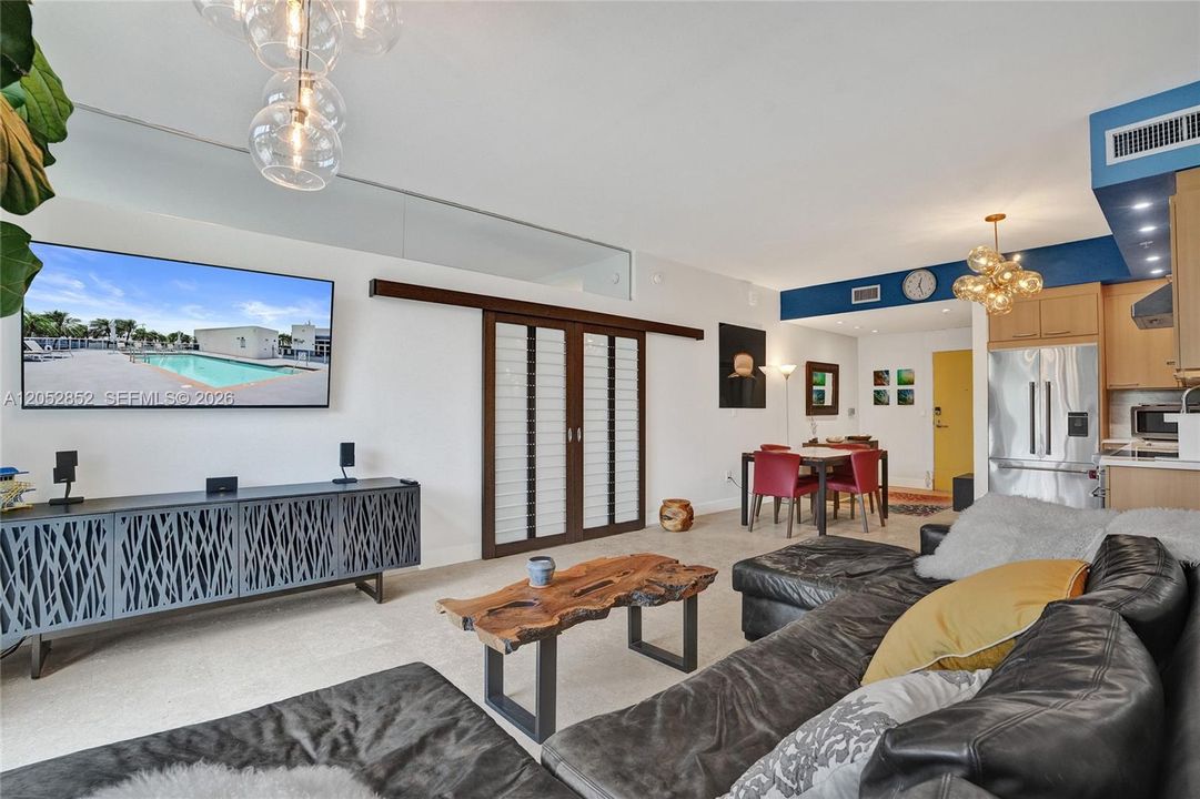 For Sale: $689,000 (1 beds, 1 baths, 1046 Square Feet)