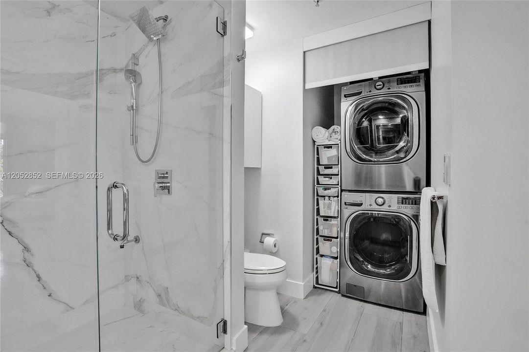 For Sale: $689,000 (1 beds, 1 baths, 1046 Square Feet)