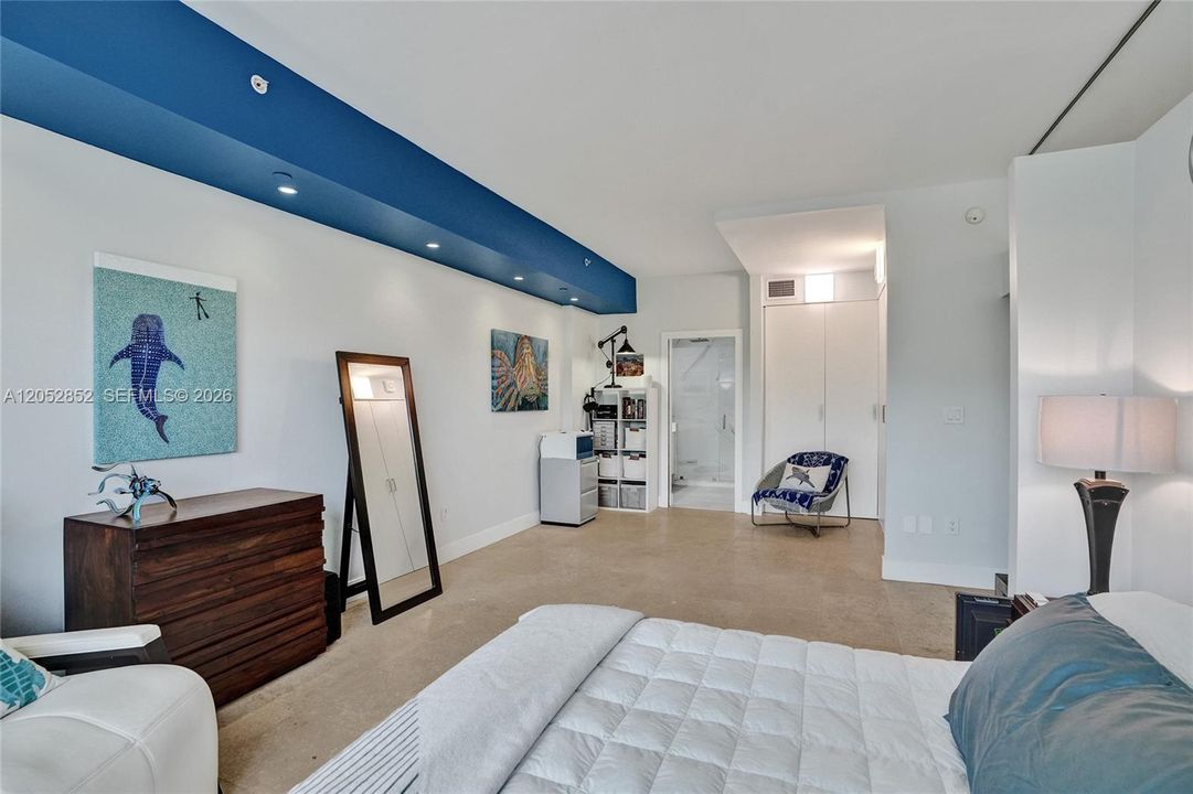 For Sale: $689,000 (1 beds, 1 baths, 1046 Square Feet)