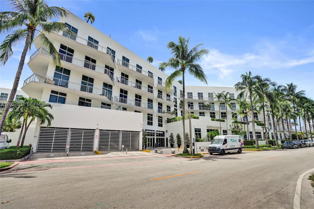 For Sale: $689,000 (1 beds, 1 baths, 1046 Square Feet)