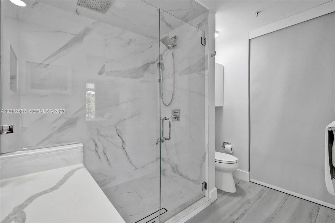 For Sale: $689,000 (1 beds, 1 baths, 1046 Square Feet)