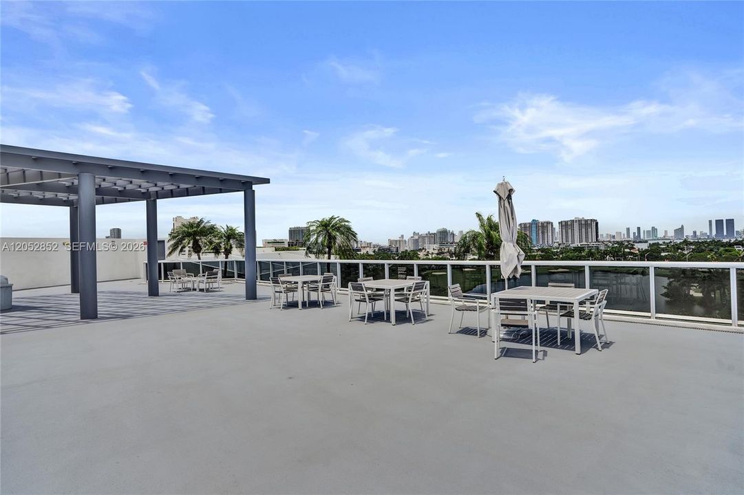 For Sale: $689,000 (1 beds, 1 baths, 1046 Square Feet)