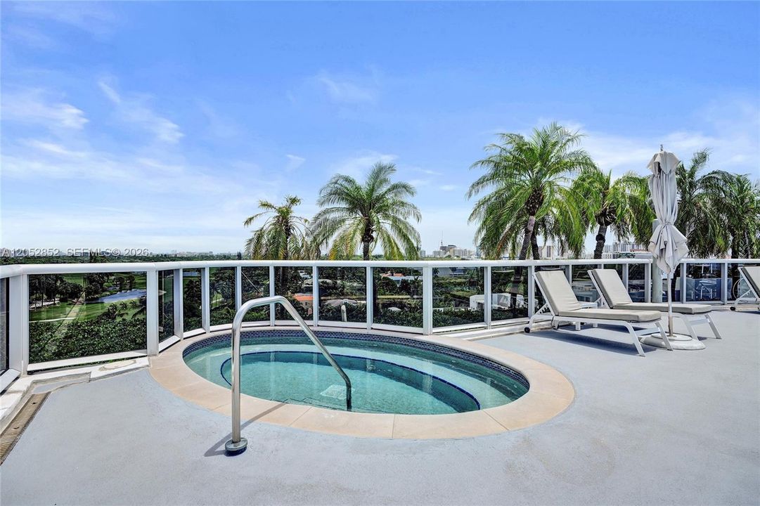 For Sale: $689,000 (1 beds, 1 baths, 1046 Square Feet)