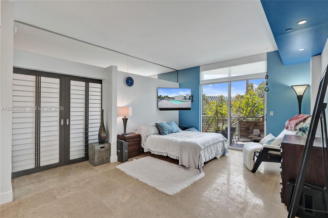 For Sale: $689,000 (1 beds, 1 baths, 1046 Square Feet)
