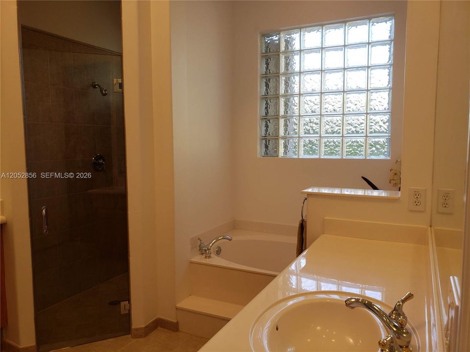 В аренду: $5,600 (4 спален, 3 ванн, 2289 Квадратных фут)