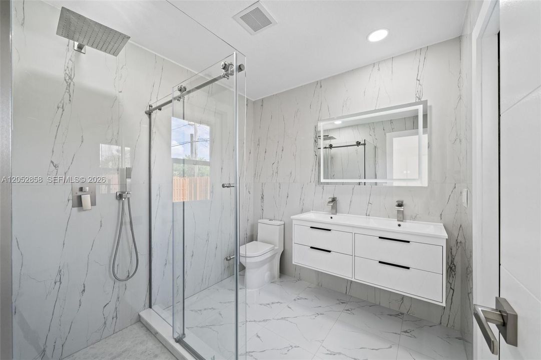 На продажу: $675,000 (3 спален, 2 ванн, 1555 Квадратных фут)