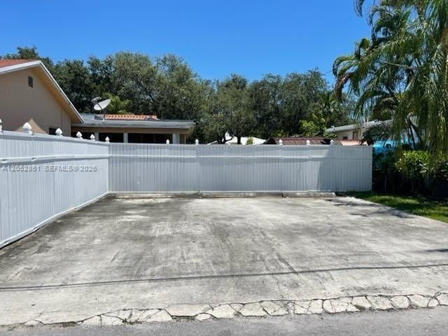 For Rent: $1,750 (1 beds, 1 baths, 750 Square Feet)