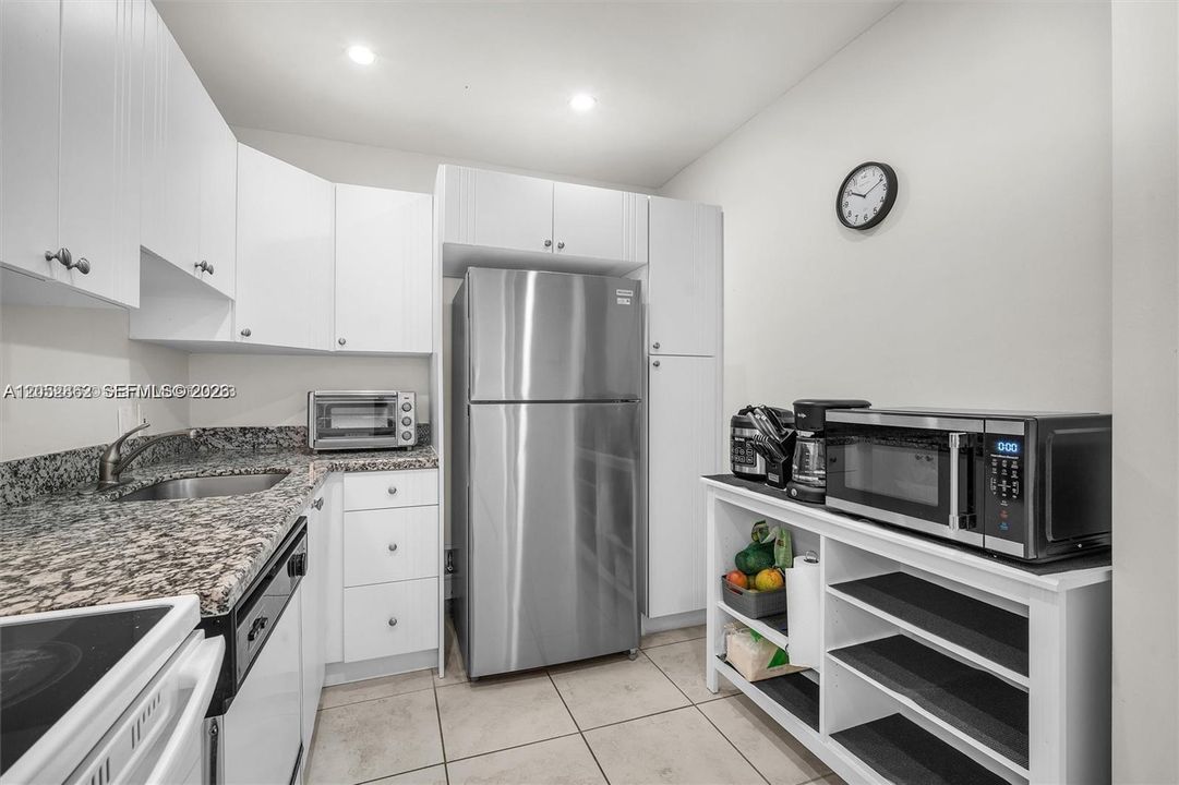 В аренду: $2,800 (2 спален, 2 ванн, 972 Квадратных фут)