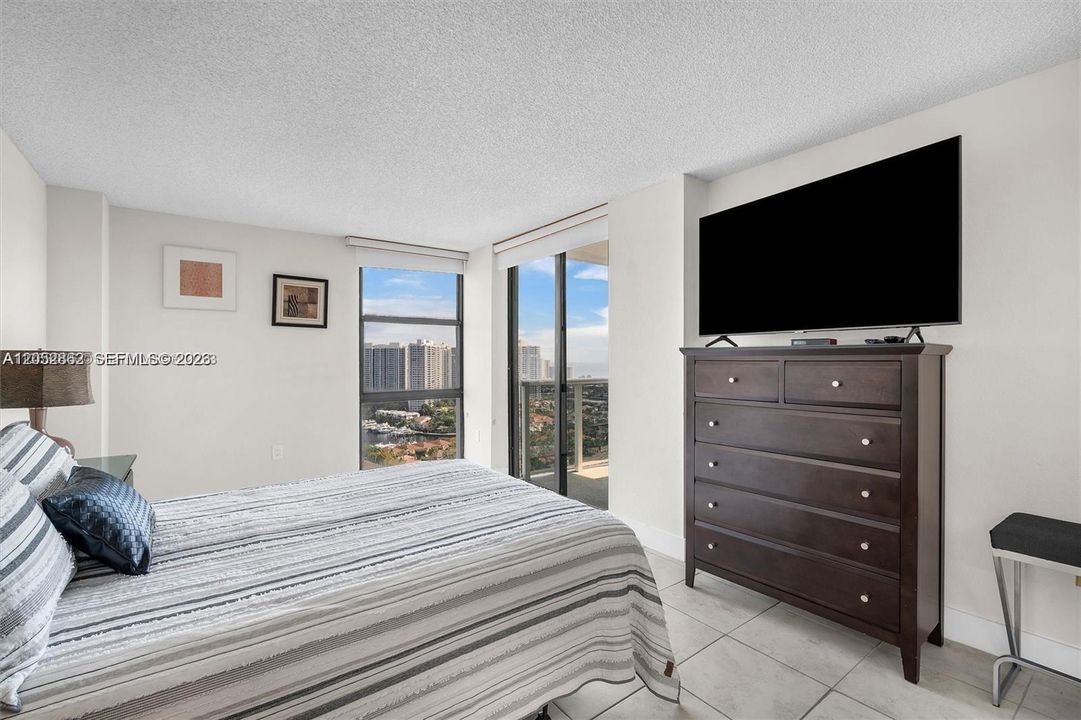В аренду: $2,800 (2 спален, 2 ванн, 972 Квадратных фут)
