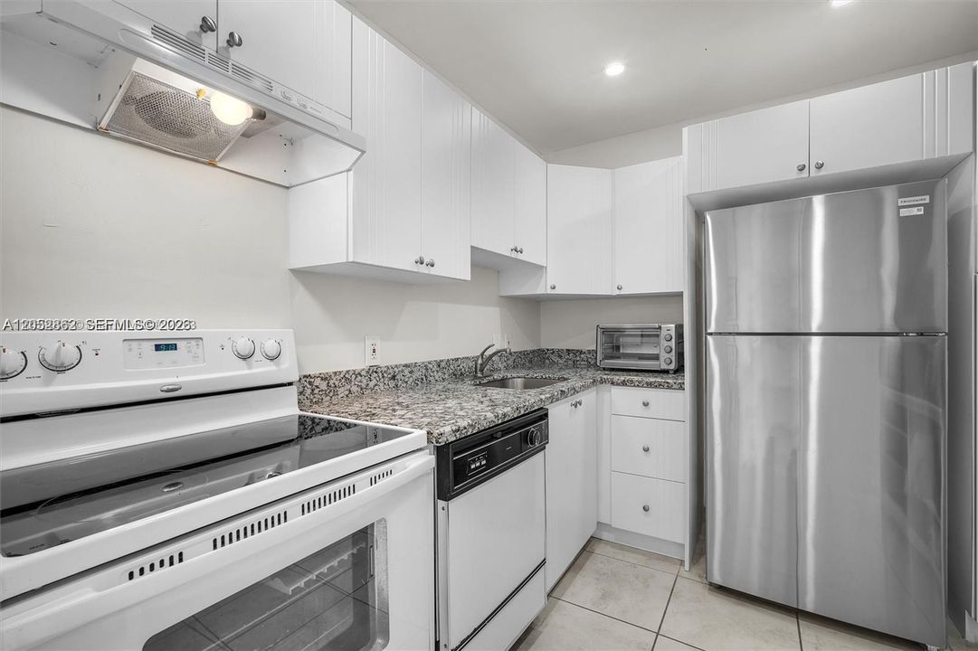В аренду: $2,800 (2 спален, 2 ванн, 972 Квадратных фут)