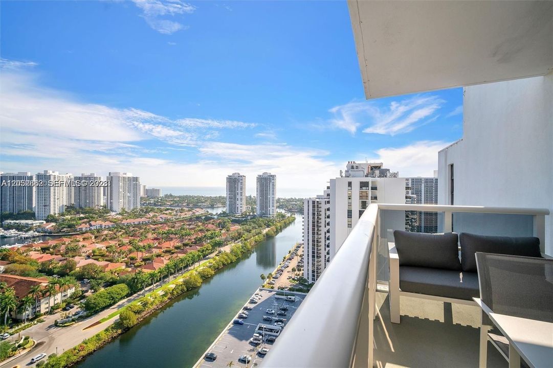 В аренду: $2,800 (2 спален, 2 ванн, 972 Квадратных фут)