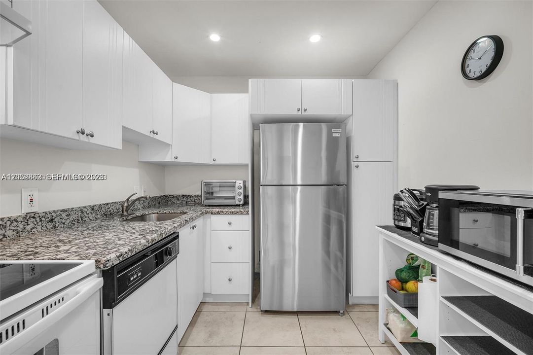 В аренду: $2,800 (2 спален, 2 ванн, 972 Квадратных фут)