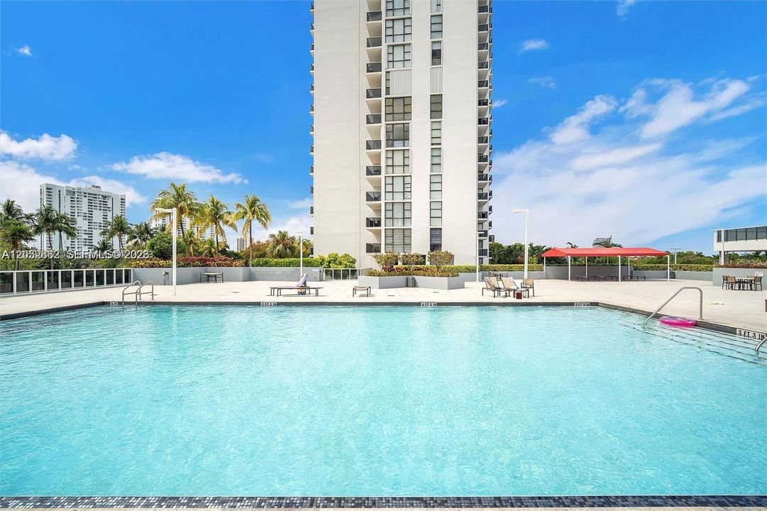 В аренду: $2,800 (2 спален, 2 ванн, 972 Квадратных фут)