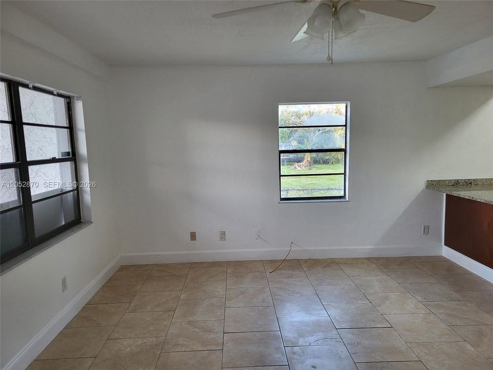 For Rent: $1,350 (1 beds, 1 baths, 800 Square Feet)