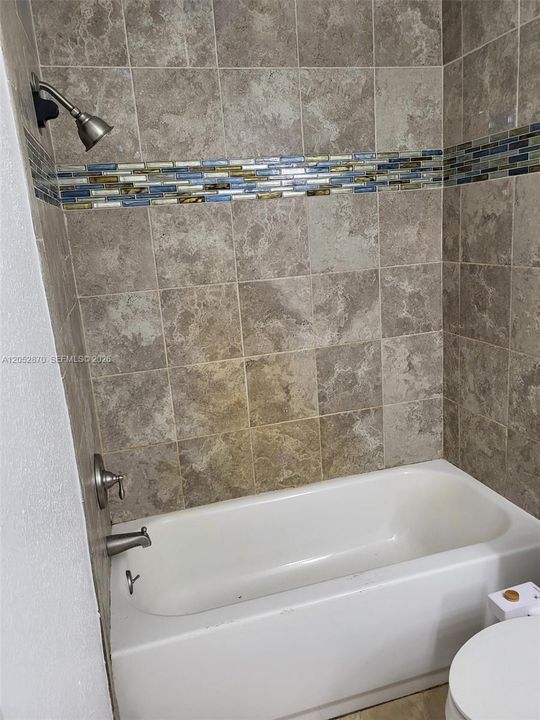 For Rent: $1,350 (1 beds, 1 baths, 800 Square Feet)