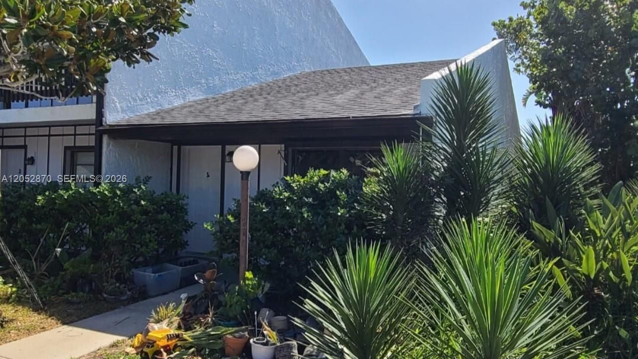For Rent: $1,350 (1 beds, 1 baths, 800 Square Feet)