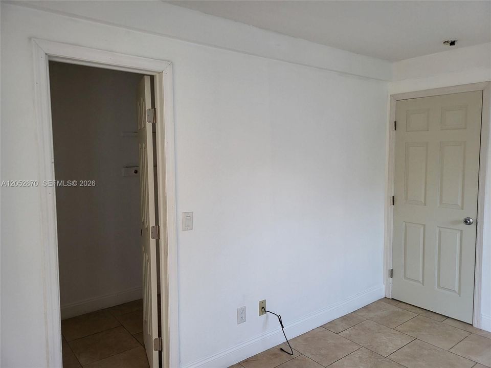 For Rent: $1,350 (1 beds, 1 baths, 800 Square Feet)