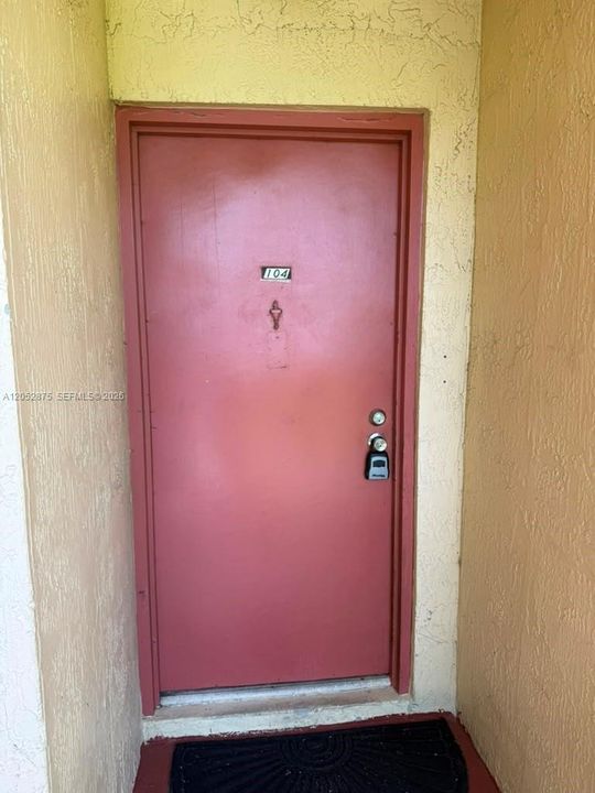 For Rent: $2,100 (2 beds, 2 baths, 820 Square Feet)