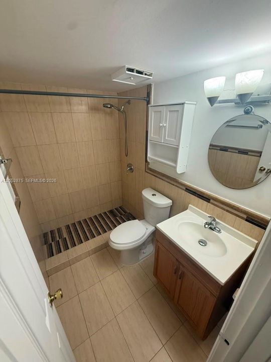 For Rent: $2,100 (2 beds, 2 baths, 820 Square Feet)
