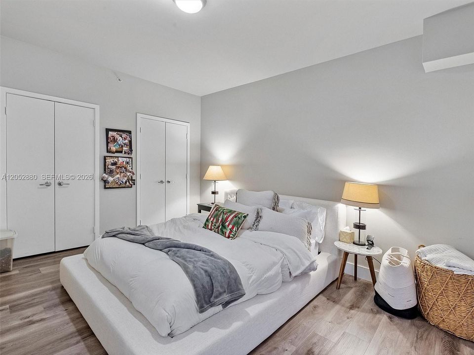 For Sale: $659,000 (1 beds, 2 baths, 1220 Square Feet)