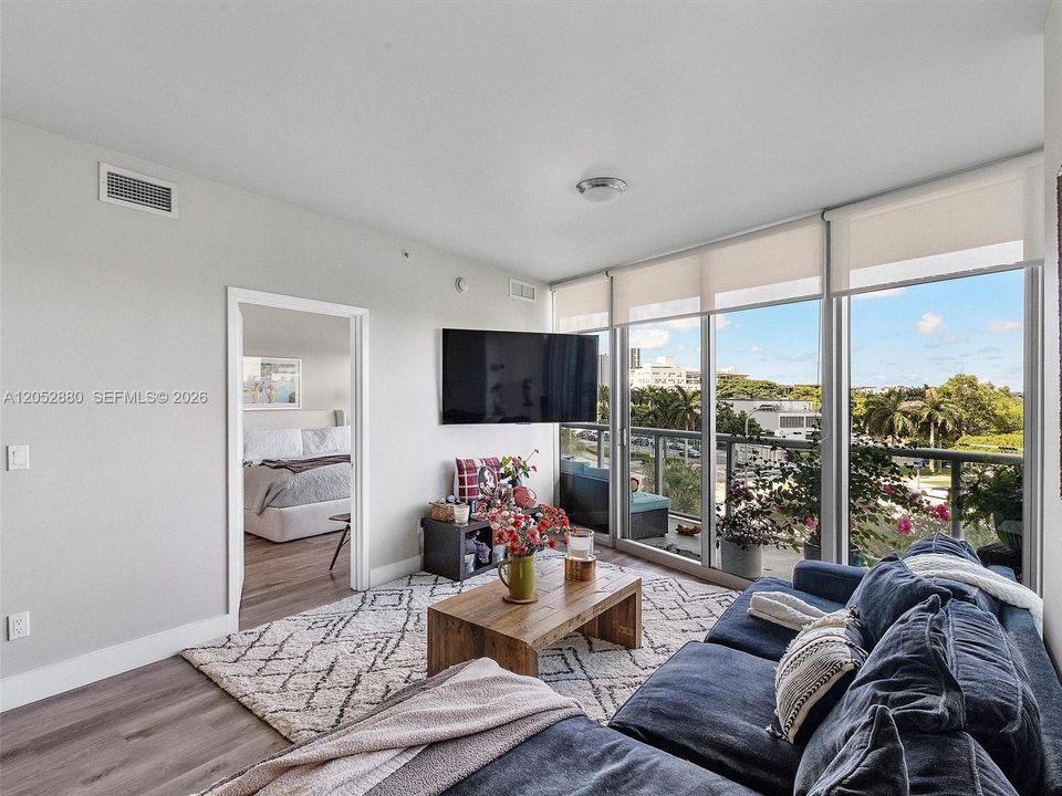 For Sale: $659,000 (1 beds, 2 baths, 1220 Square Feet)