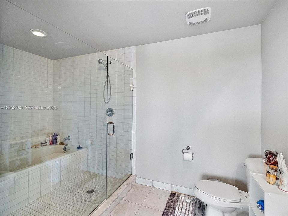 For Sale: $659,000 (1 beds, 2 baths, 1220 Square Feet)