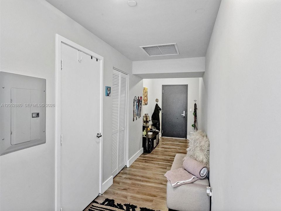 For Sale: $659,000 (1 beds, 2 baths, 1220 Square Feet)