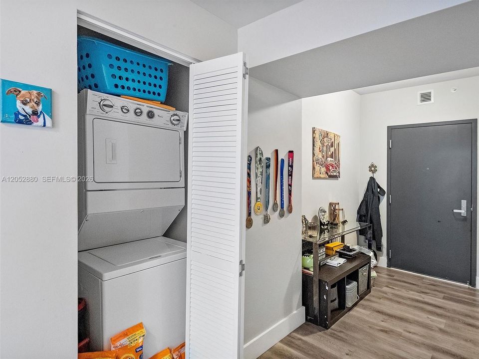 For Sale: $659,000 (1 beds, 2 baths, 1220 Square Feet)