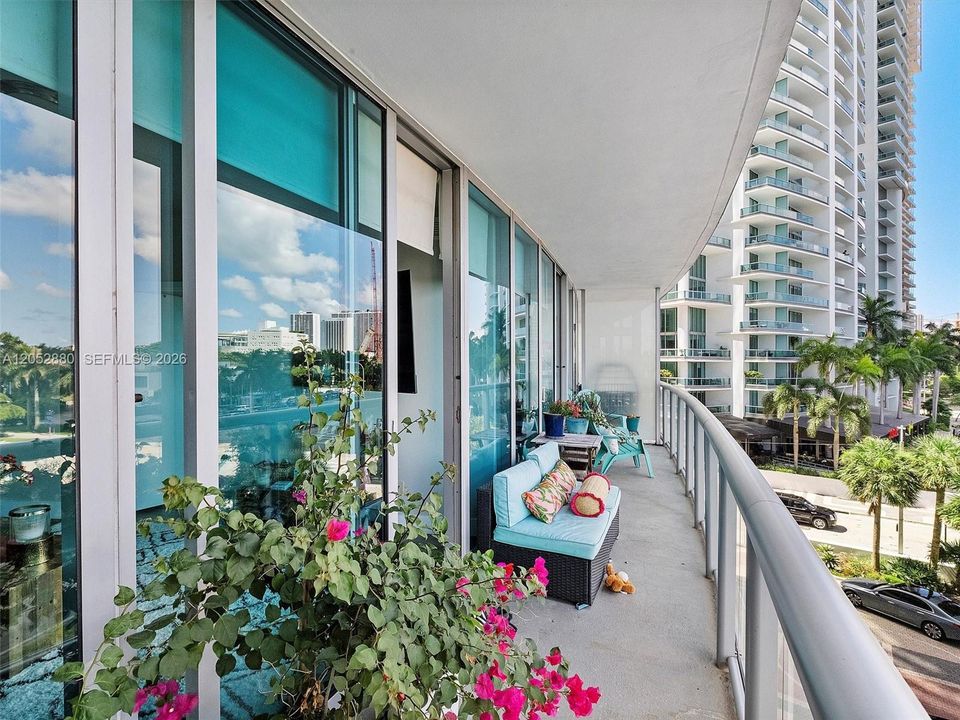 For Sale: $659,000 (1 beds, 2 baths, 1220 Square Feet)