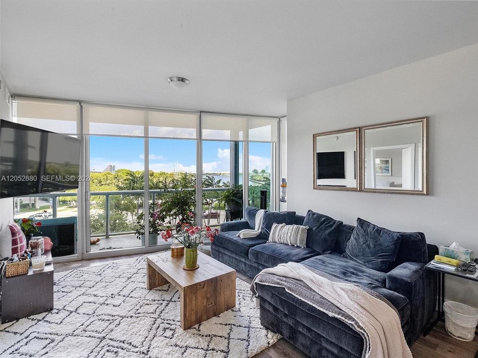 For Sale: $659,000 (1 beds, 2 baths, 1220 Square Feet)