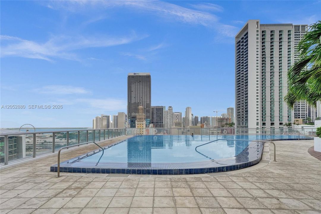For Sale: $659,000 (1 beds, 2 baths, 1220 Square Feet)