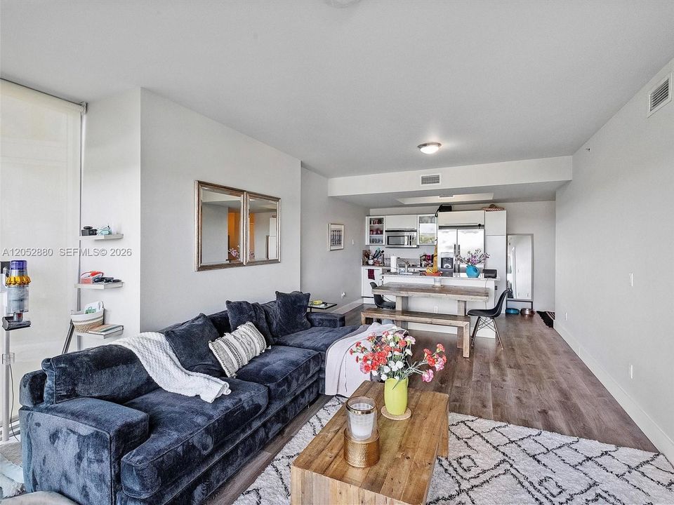 For Sale: $659,000 (1 beds, 2 baths, 1220 Square Feet)