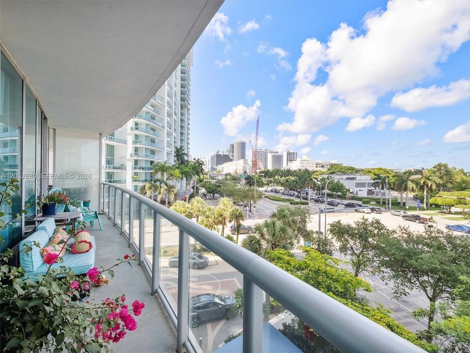 For Sale: $659,000 (1 beds, 2 baths, 1220 Square Feet)