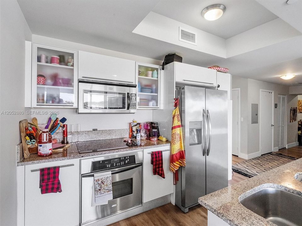 For Sale: $659,000 (1 beds, 2 baths, 1220 Square Feet)