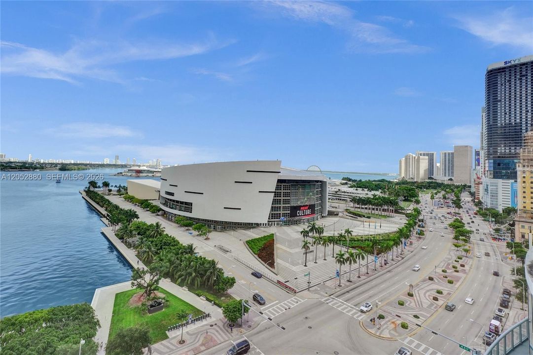 For Sale: $659,000 (1 beds, 2 baths, 1220 Square Feet)